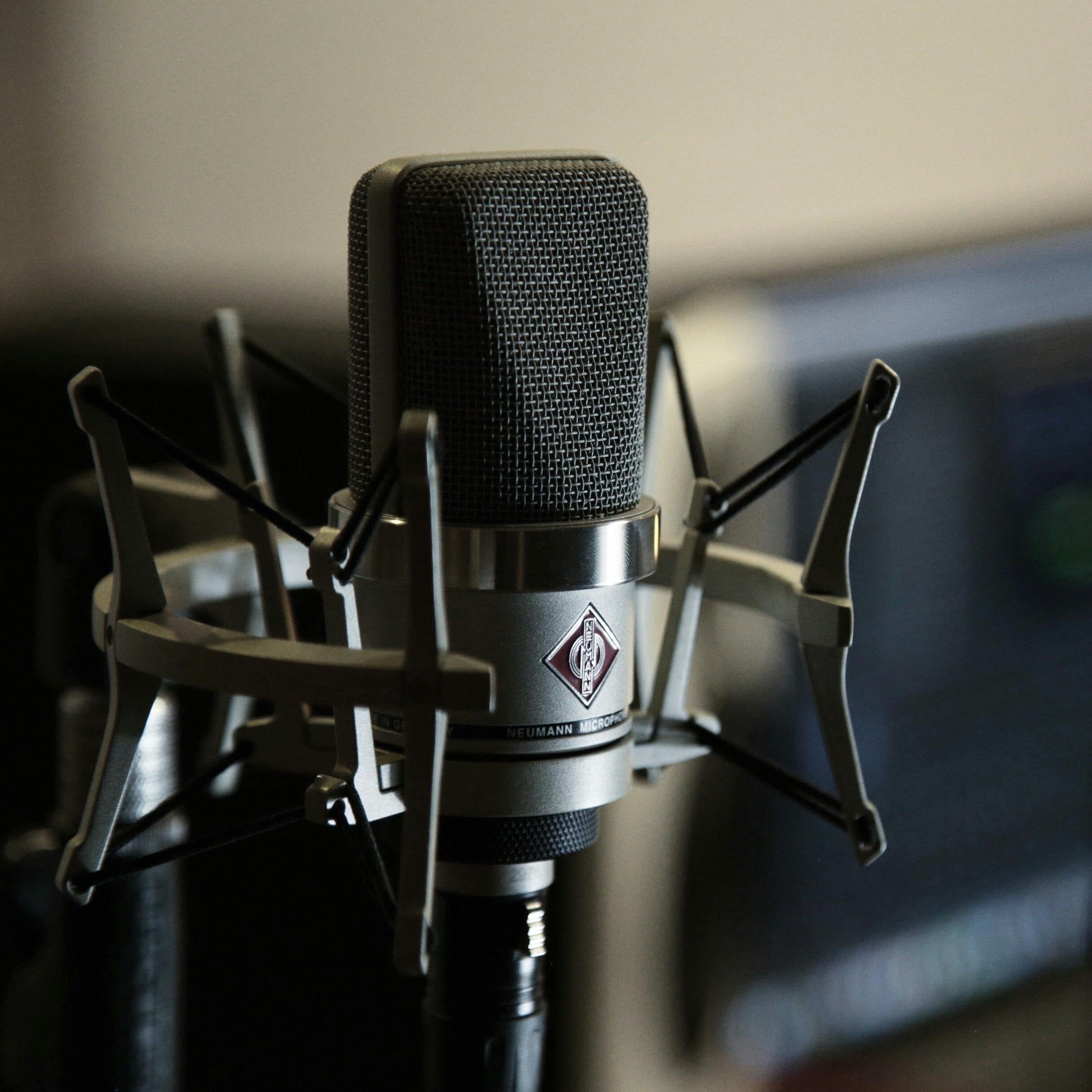 دورة التعليق الصوتي (أونلاين)